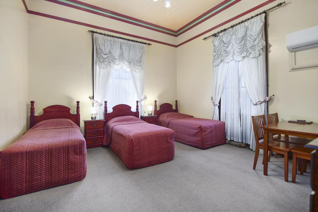 Warwick Settlers Inn Extérieur photo